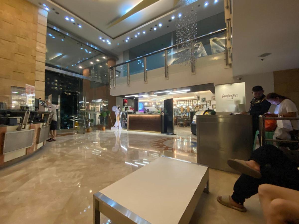 Family Staycation: Heart Of With Balcony And Pool Access Hotel