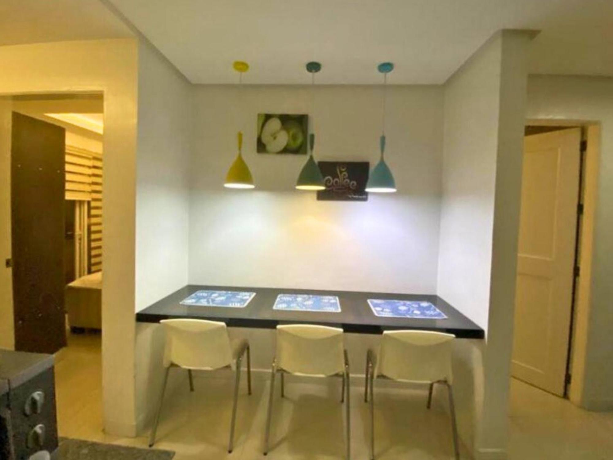 Family Staycation: Heart Of With Balcony And Pool Access *